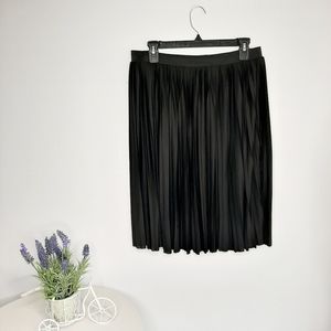 Divided H&M Pleated Black Skirt size M